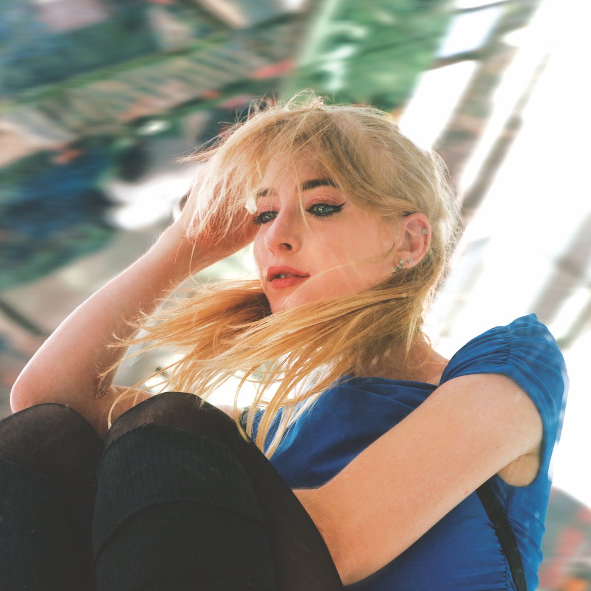 my new album 

DON'T
             TRUST
                            MIRRORS

is out today! thank you for listening ♡

warp.net/kelly-moran-do…