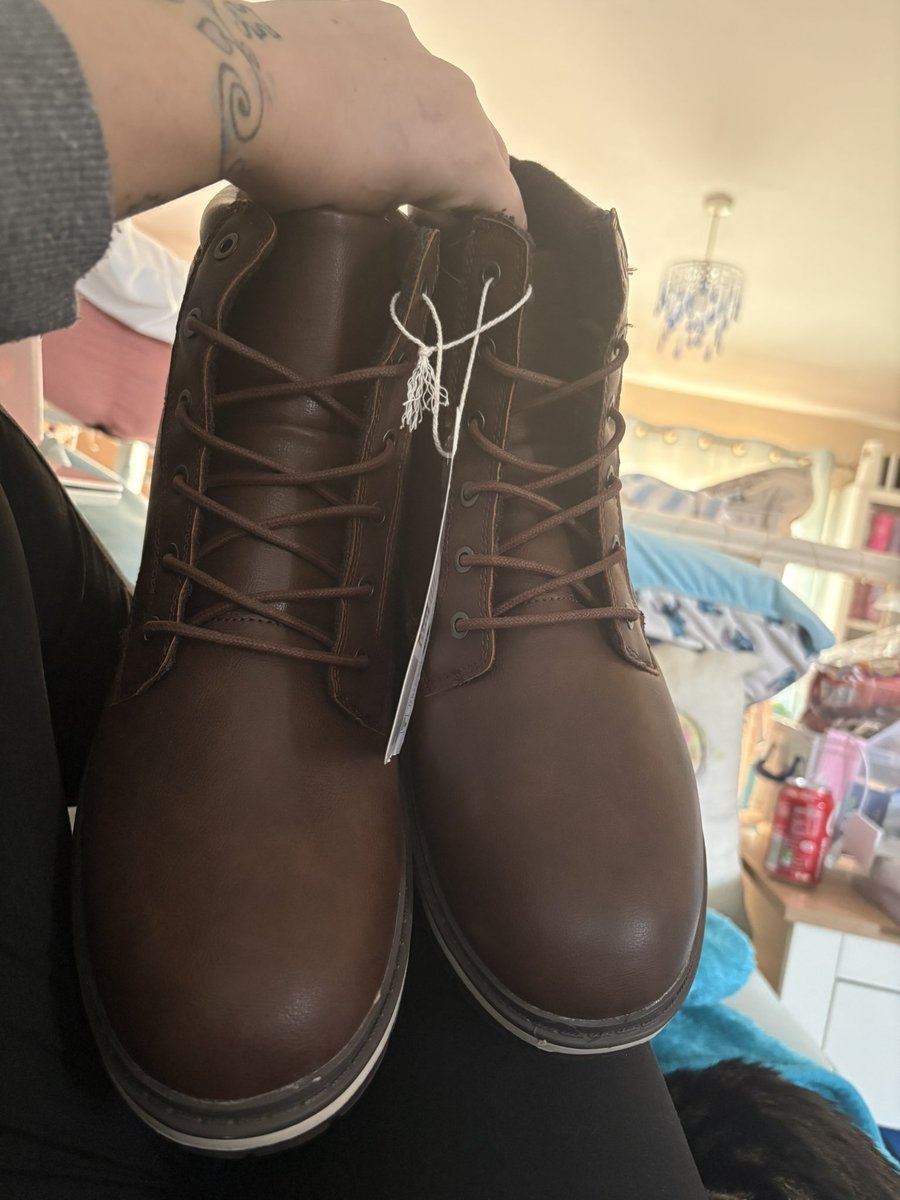 katie  lessels tweet media