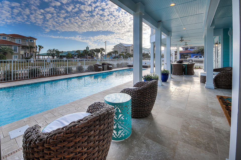 FiveStarDestin's tweet image. 🦃✨ Property of the Week: 
Turquoise by the Gulf 

Thanksgiving at the beach! Sleeps 24, dining for 30, heated pool &amp;amp; porches for fireside nights + Gulf views for your holiday feast.

📍 Crystal Beach, Destin

#HolidayGetaway #DestinFlorida #EmeraldCoast #FamilyBeachTrip