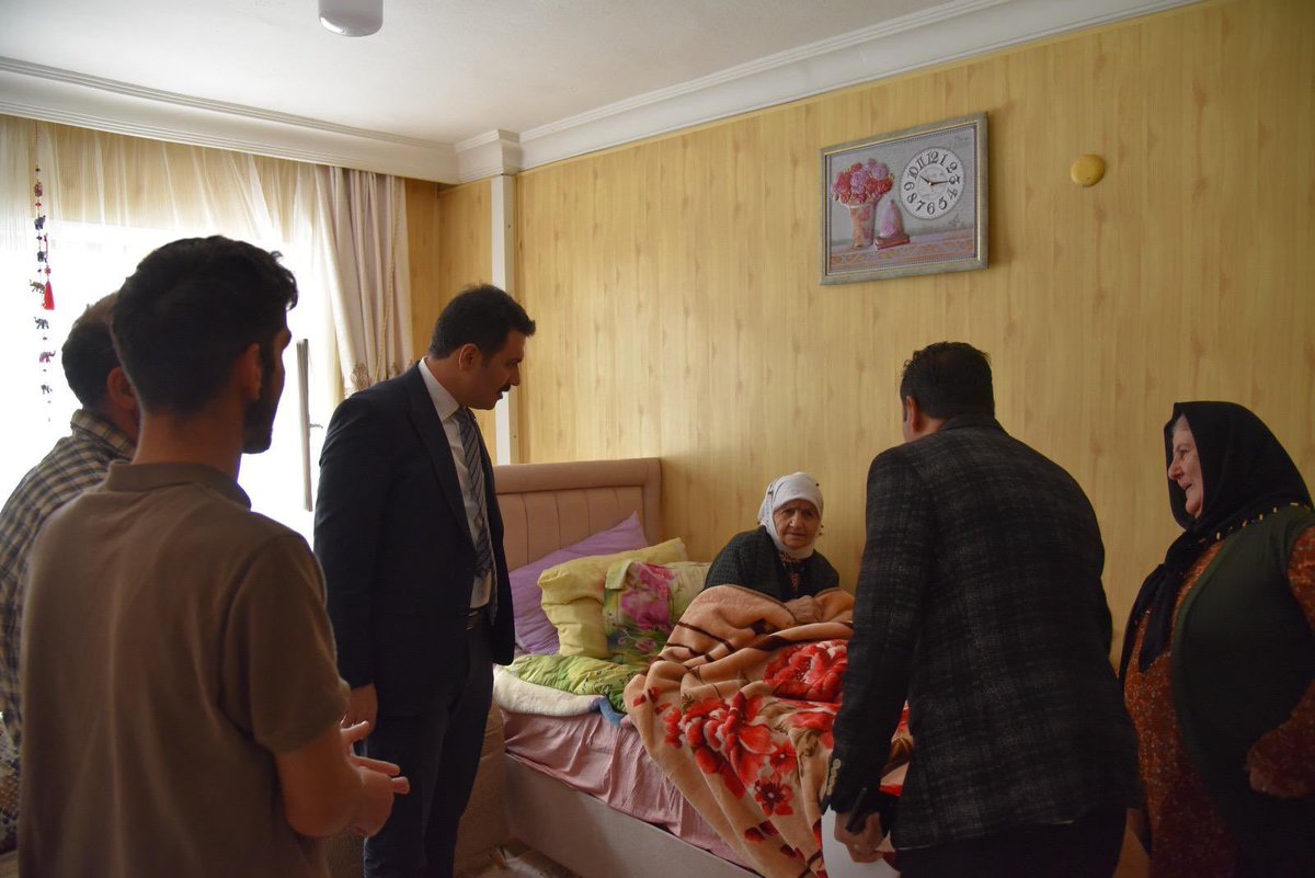 Kaymakamımız Tufan Bağır GİLAN; 1 Ekim Dünya Yaşlılar Günü münasebetiyle ilçemizde yaşayan kıymetli büyüklerimize hane ziyaretlerinde bulunup günlerini tebrik ederek taleplerini dinledi.

#1EkimDünyaYaşlılarGünü