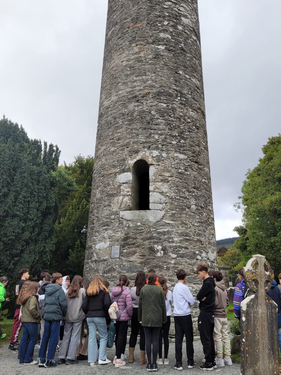 iestovar's tweet photo. ¡Nos llegan noticias desde Irlanda🇮🇪!
Hoy visitamos #Glendalough y realizamos una hermosa ruta en plena naturaleza 🌳🌴
Un día para apreciar la serenidad del paisaje irlandés y conectar con su historia.
🇮🇪
#TovarInternacionaliza
#CentrosBITS de @educacyl https://t.co/leAohWNFJU