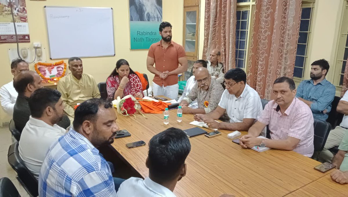 4625Rajeev's tweet photo. 📍 30/09/25 | भाजपा, शहीद भगत सिंह मंडल
आज मंडल में स्नातक एमएलसी चुनाव एवं आत्मनिर्भर भारत अभियान के अंतर्गत एक कार्यशाला का सफल आयोजन हुआ।
मुख्य अतिथि के रूप में मंडल प्रभारी प्रज्ञा पाठक जी, पूर्व मंडल अध्यक्ष कल्लू सिंह जी सहित मंडल के सभी पदाधिकारीगण की गरिमामयी उपस्थिति रही https://t.co/dzj9pneVS4