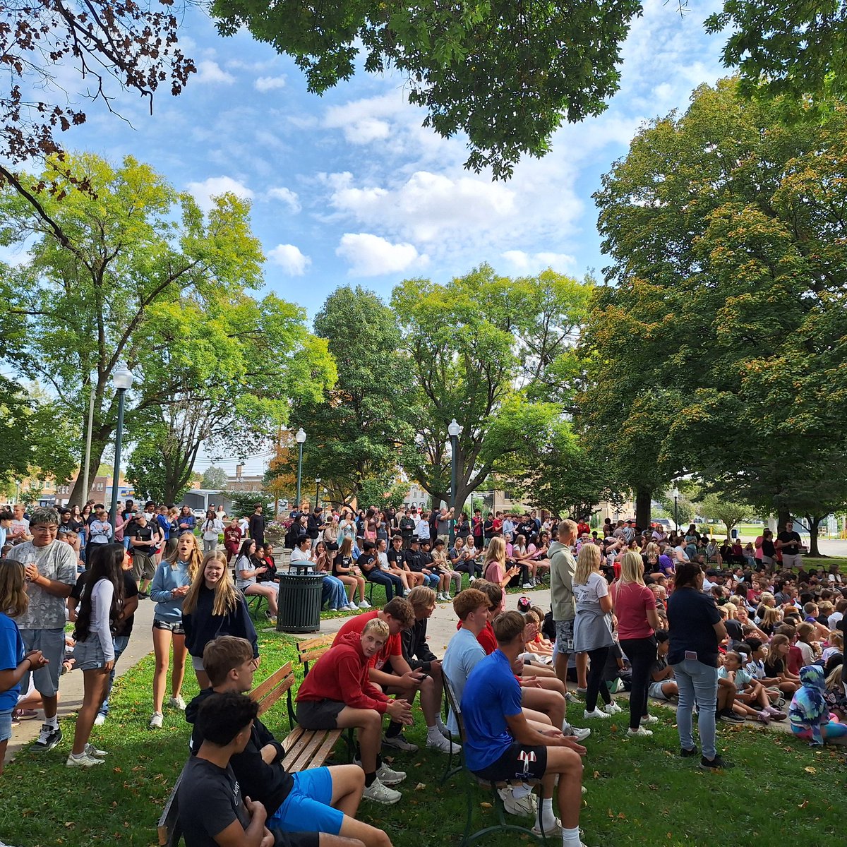 Great #hsiwalk today by Hampton Dumont students.  @HealhiestIowa  All buildings, all students gathered in the downtown park  or track #GoBulldogs