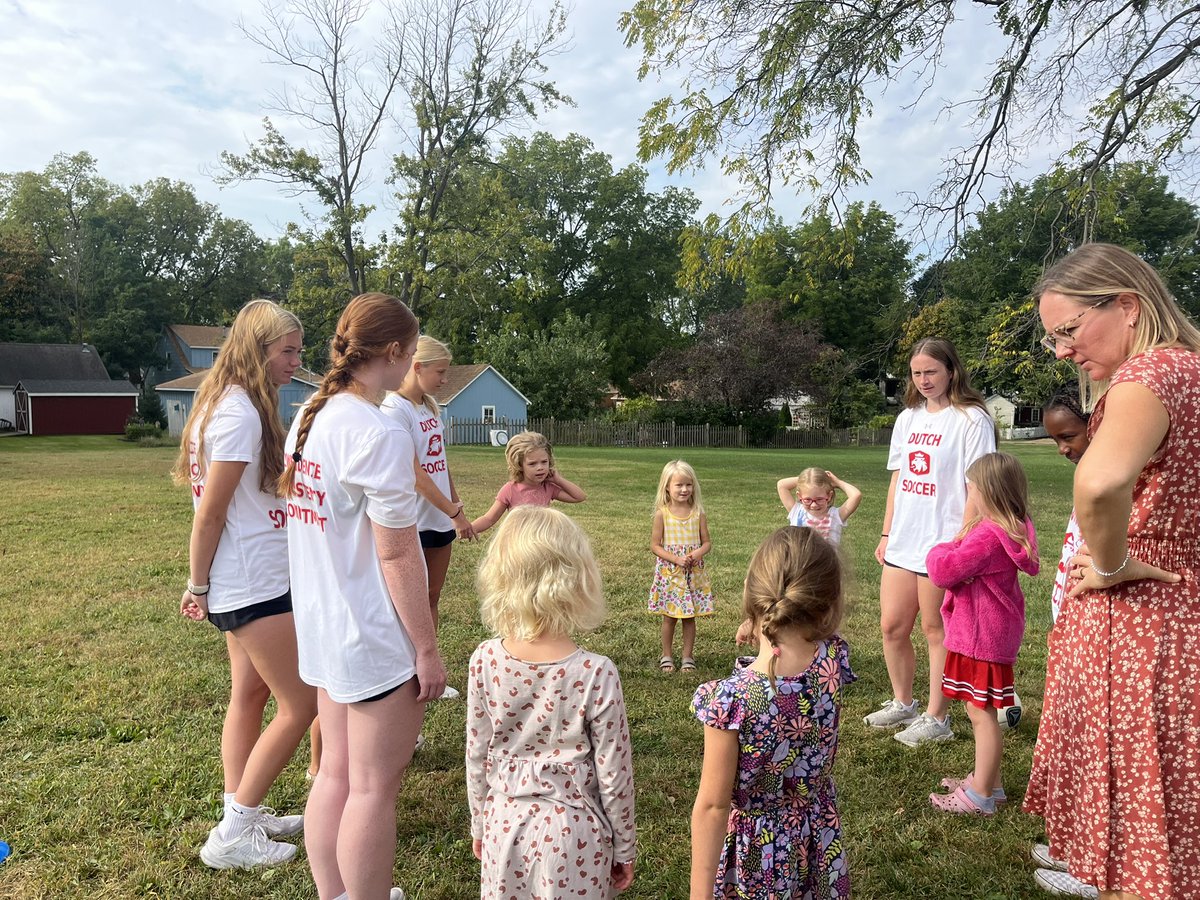 CentralWSoc's tweet photo. Successful service day spent at Pella Christian!!

#GoDutch 🔴⚪️ https://t.co/gNZAzgFnDi