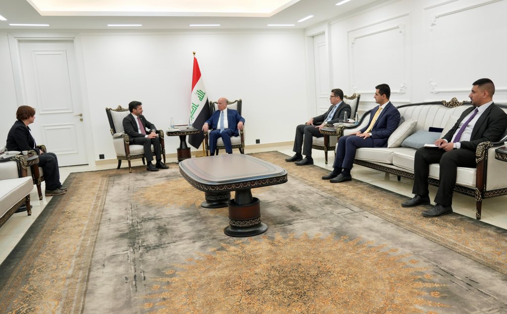 نائبُ رَئيسِ الوُزراءِ ووَزيرُ الخارجيّة يَستقبِل رَئيسَ بَعثةِ اللّجنةِ الدّوليّة لِلصّليبِ الأحمَر في العِراق – وزارة الخارجية العراقية mofa.gov.iq/2025/59686/