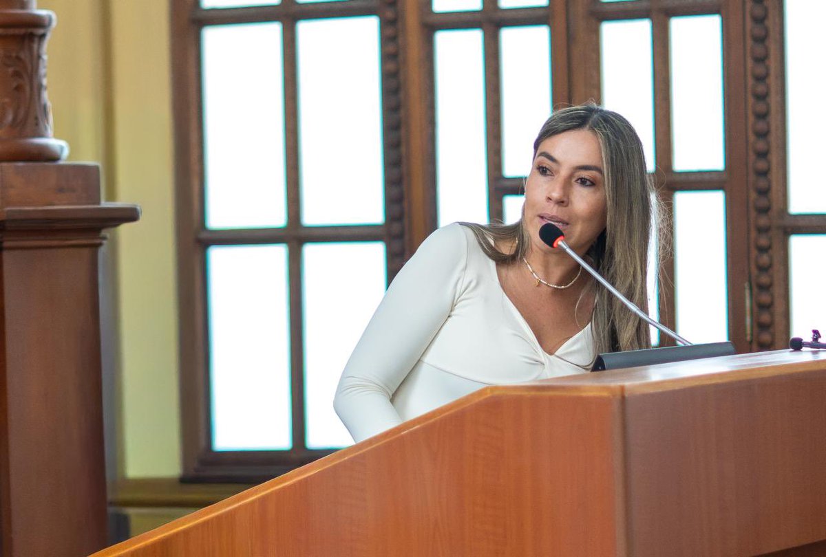 <a href="/H_AlbertoBedoya/">Hernán Alberto (Beto) Bedoya</a> <a href="/luisgiraldof/">Luis Alberto Giraldo Fernández</a> Karen Suárez, diputada: “Cuando se hace un ejercicio de oposición y control político responsable no solo se busca enfatizar en las problemáticas, es determinante buscar los cuellos de botella y sus causas para buscar soluciones efectivas”.