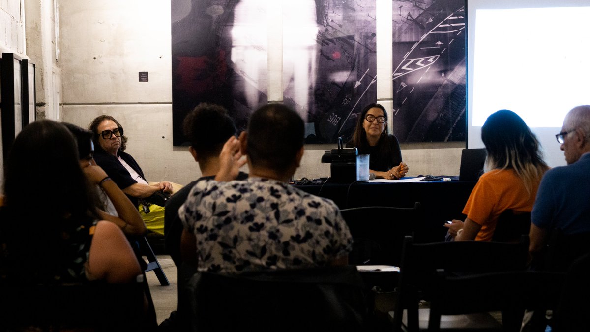 Ayer, en el marco de los Diálogos del #28FIACmx 🪲, <a href="/tania_aedo/">Tania Martinez</a>  nos invitó a cuestionar lo invisible y a reflexionar sobre los marcos que moldean nuestra vida cotidiana bajo el contexto de ´Simulacro y entropía´

👉 Sigue la programación: bit.ly/28FIACmx