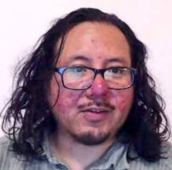 ¿Esto es inteligencia artificial o inteligencia artesanal? ¿Alguien me puede decir si esta “persona” existe o solo es un meme? Si existe este ser: a la firme; debería de ser un caso de estudio, porque es más feo q una patada en los huevos; si lo veo, me cambio de vereda. Jaja