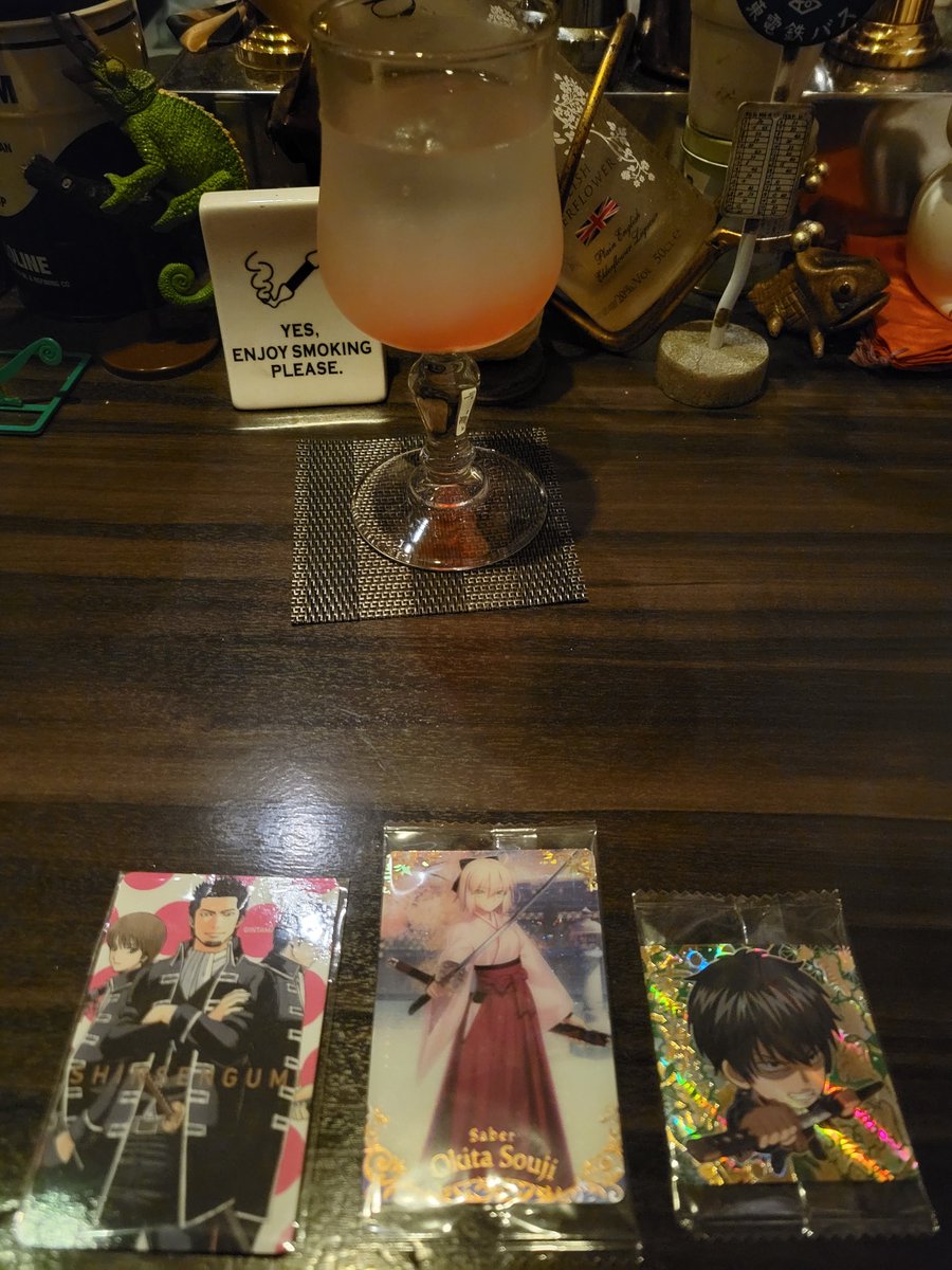 なけなしの石しかないから願掛けで久々にカメレオンの概念カクテルで回したら10連目で来た
触媒も用意してたけどマジでカメレオンでの勝率エグいありがてぇ〜〜〜〜けどそろそろ怖さが勝つ
