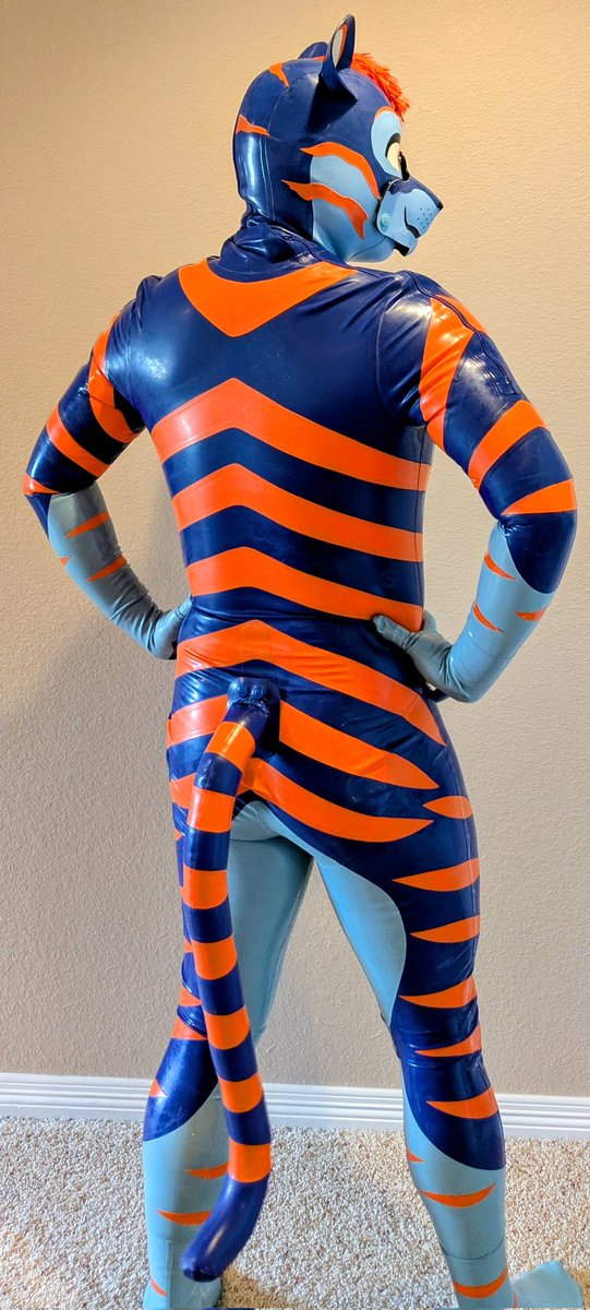 TavvyTiggy's tweet photo. Thank you @forfunbangkok for the hood which now completes the entire suit :D https://t.co/nOrjkMwhBa