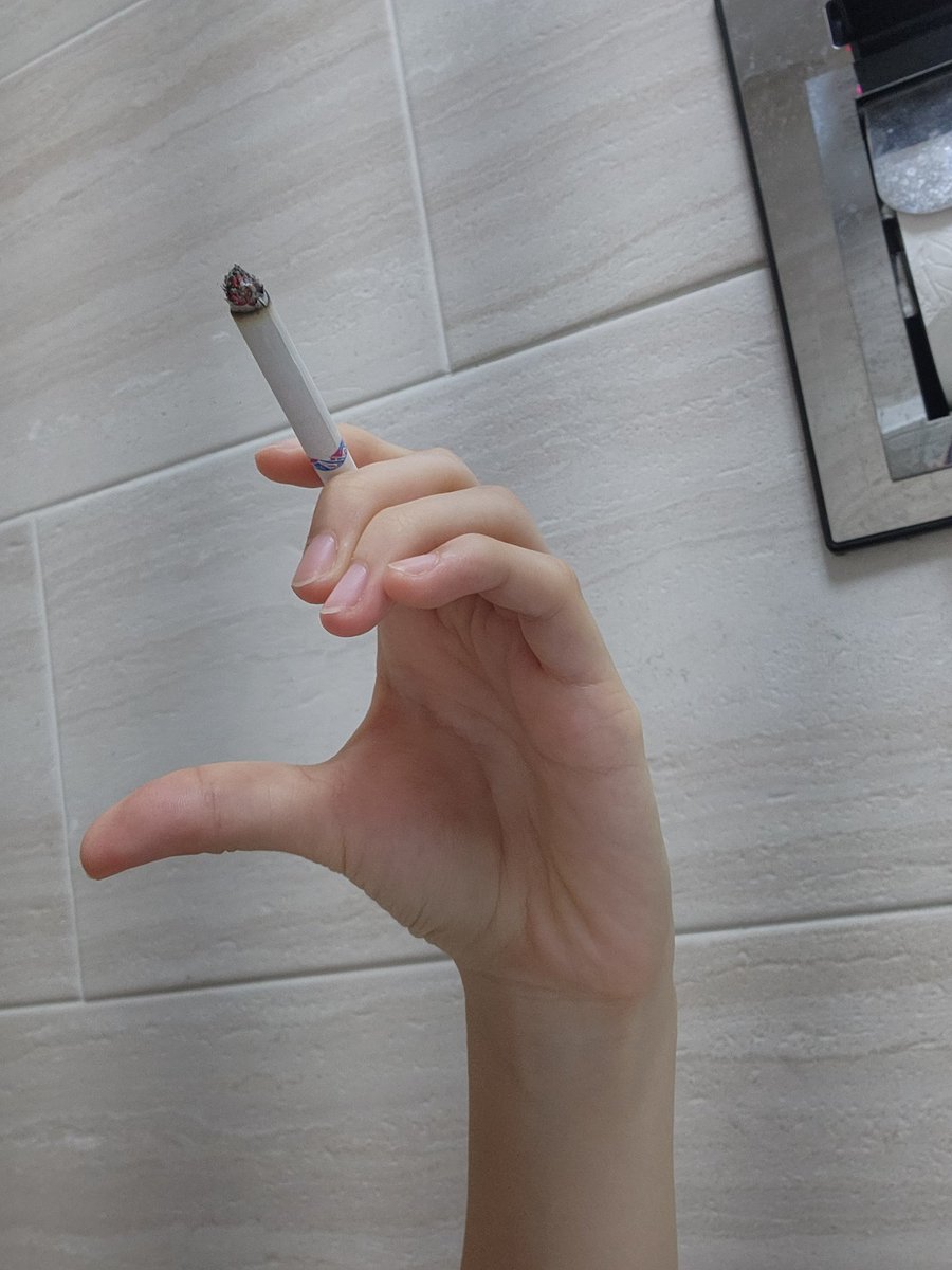 kitty0819_'s tweet photo. I miss you #자해 #selfharm https://t.co/g97QN1kP8H