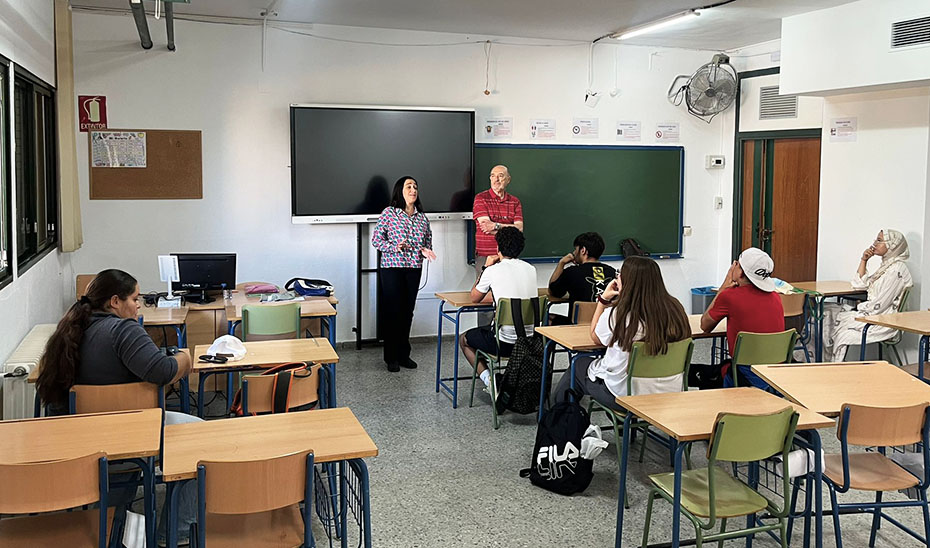 🎉🎉 ¡¡Arranca una nueva edición de Proyecto Azarías!!

Comienzan las clases del curso 25-26 de este programa de <a href="/SoledadSLorenzo/">La Soledad de San Lorenzo</a> dedicado al apoyo de los estudiantes del #PolígonoSur 

Con enorme ilusión y confianza en los jóvenes ¡¡empezamos!!