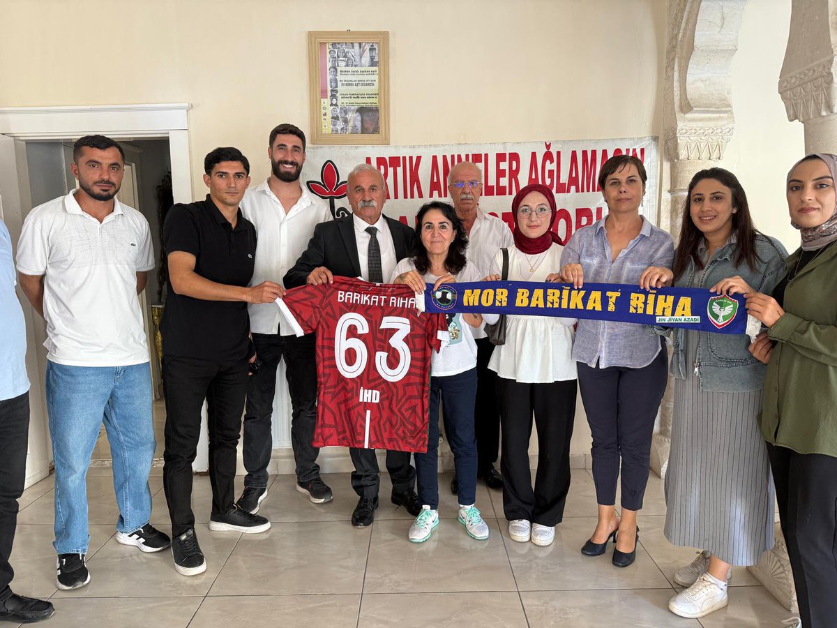 Barikat Rıha ve Mor Barikat Rıha olarak (İHD) İnsan Hakları Derneğine ziyaret de bulunduk ilgi ve alakalarından dolayı teşekkür ederiz .#barikatrıha