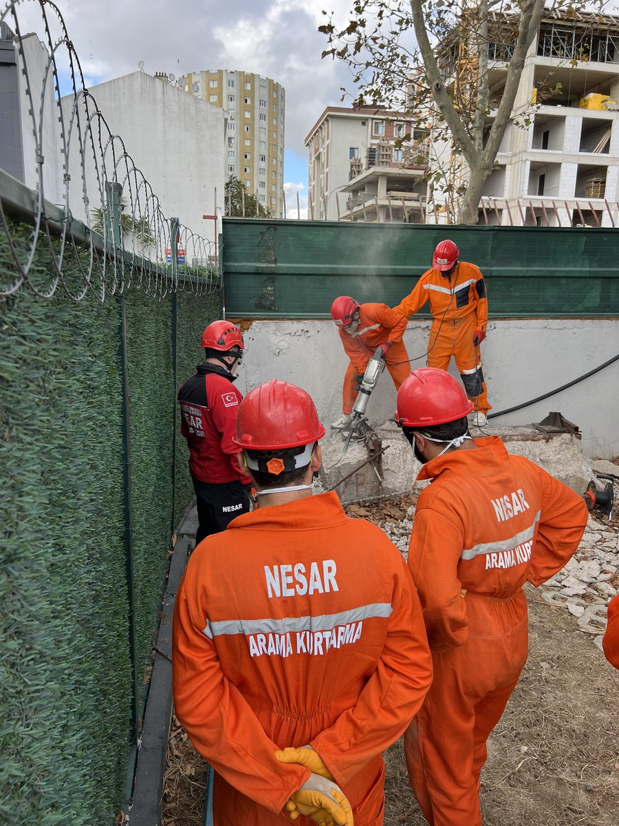 ⚒️ EĞİTİM

Hafta sonu, dernek merkezimizde Tahkimat ve Enkaz Altı Uygulama Eğitimi gerçekleştirilmiştir.

Eğitime, Albaraka Türk Katılım Bankası ATAK Ekibi ve NESAR kursiyerleri katılım sağlamıştır.

Birlikte öğreniyor, birlikte güçleniyoruz.

#nesareğitimde
#birliktedahagüçlüyüz