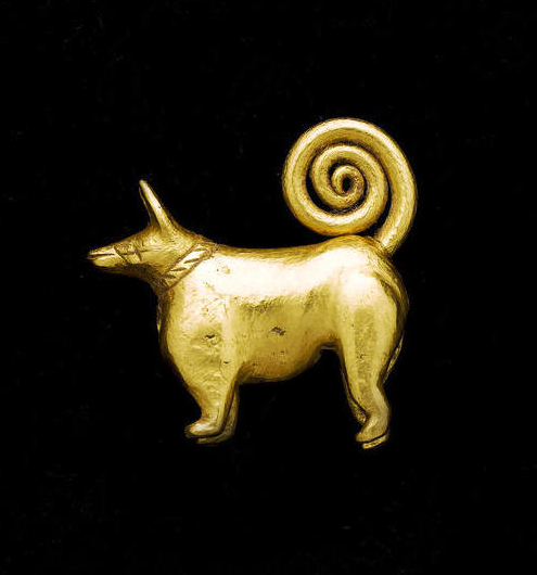 Elamite Dog Amulet of the goddess Gula. Culture: Elam (south‑western Iran), c. 3rd millennium BC. Medium: cast gold pendant.