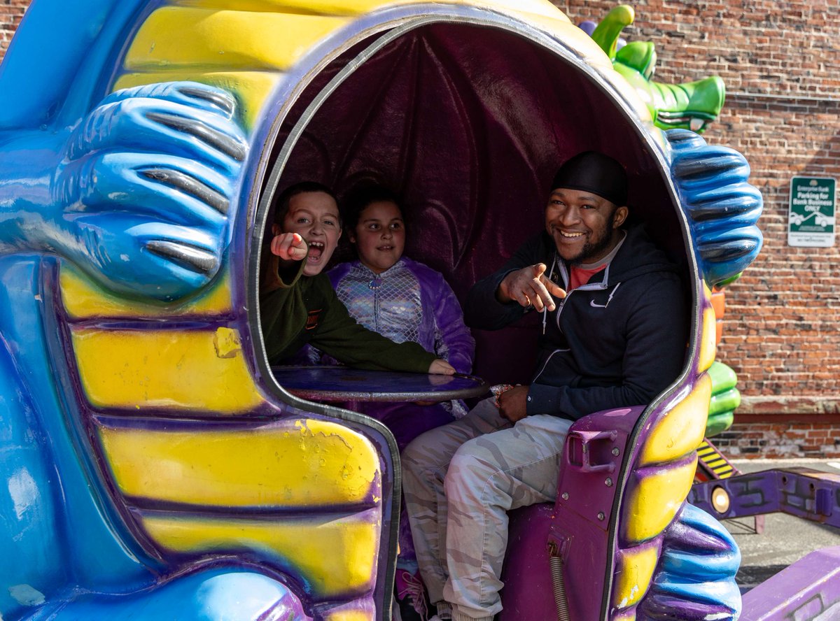 Like Lowell tweet media