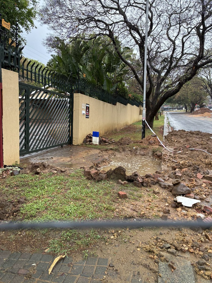 talhah_07's tweet photo. @JHBWater, my driveway has been dug up over 8 days ago due to a leak on the council side..I cannot access my property due to the crater 😊 any plans to fix this anytime soon?

Reference numbers: JWAPP-40058793
JWAPP-40059545

@DA_GPL https://t.co/NqiRqmgMub