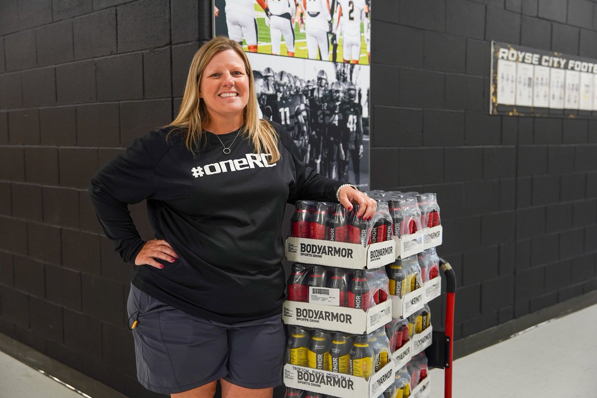 Big thanks to <a href="/DrinkBODYARMOR/">BODYARMOR</a> for hooking up our sports med team with a pallet of drinks to keep our athletes fueled and hydrated! 💦

#oncRC | <a href="/dctf/">Dave Campbell's — TexasFootball.com</a>
