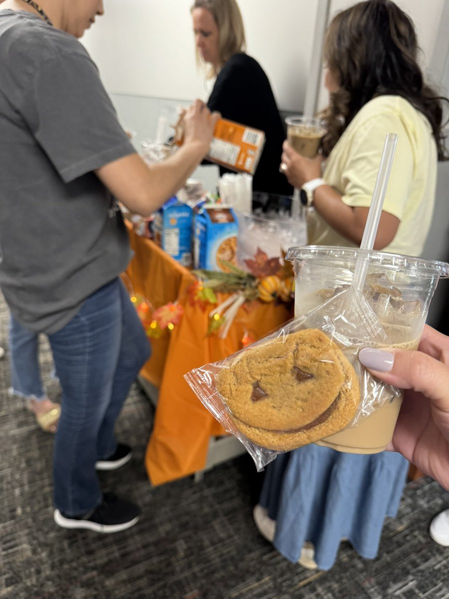 MrsMiller3rd's tweet photo. Thanks @BlackBearkats for the pumpkin spice coffee and treats! 🤎🎃 https://t.co/R1nPZ2427d