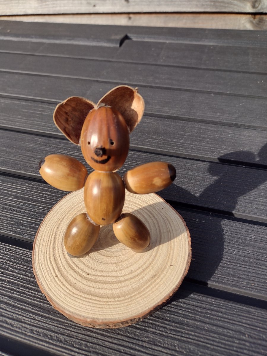 oaktribeukcraft's tweet photo. Handmade acorn bear Figurine: Wood Sculpture acorn people by #OakTribecraftUK #ukgifthour #ukgiftam #shopindie #craftbizparty #earlybiz #etsyshop #ukmakers 

 https://t.co/8bNllnRrJP via @Etsy https://t.co/aQRf9UFmXr