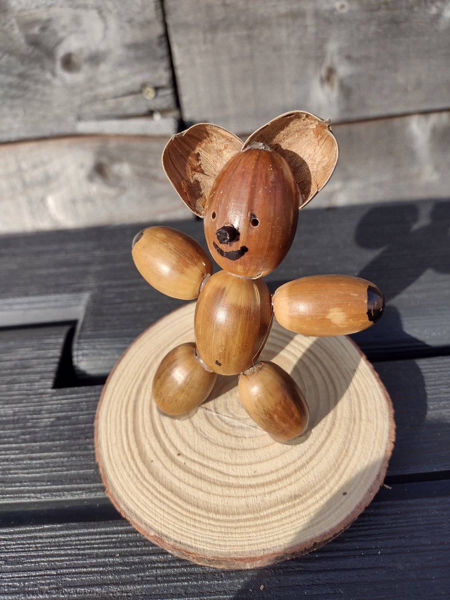 oaktribeukcraft's tweet photo. Handmade acorn bear Figurine: Wood Sculpture acorn people by #OakTribecraftUK #ukgifthour #ukgiftam #shopindie #craftbizparty #earlybiz #etsyshop #ukmakers 

 https://t.co/8bNllnRrJP via @Etsy https://t.co/aQRf9UFmXr
