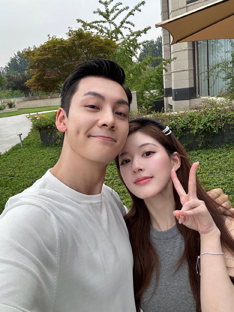 Wei13AL's tweet photo. ได้ข่าวว่าหย่ากันแล้วหรอคะคู่นี้🤭🤣😝

💎 #เกมรักในเงาลวง #LovesAmbition #许我耀眼 

💟 #จ้าวลู่ซือ #ZhaoLusi #赵露思 💜🪽
#WilliamChanwaiting #陈伟霆 #เฉินเหว่ยถิง https://t.co/rwiu9Fwoek