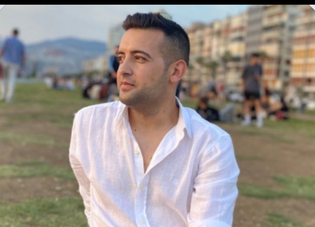 16 yaşında bir o.ç teröristin kalleş saldırısına uğrayacağını bilmeden,  kimbilir ne hayaller kurmuştu uzaklara bakarken. Ömer Amilağ, tedavi gördüğü hastanede şehit oldu. O.ç hâlâ nefes alıyor. Adalet yok, hukuk yok acıdan başka bir şey yok artık. Mekanın cennet olsun kuzum.