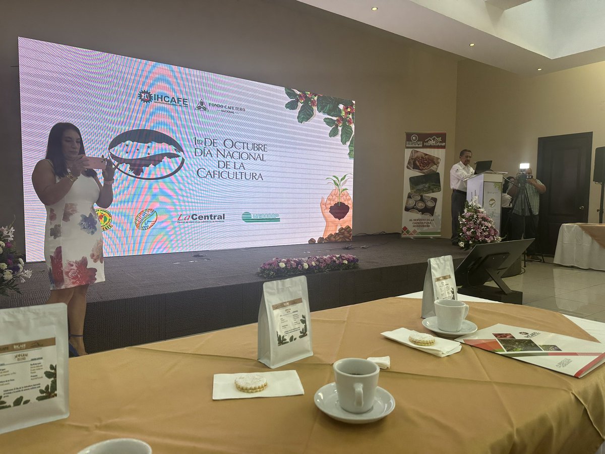 Celebrando el dia Internacional del  Café, orgullo nuestro y unos de los pilares de exportación , gran aportador de la economia , con mas de 2000 millones de dólares generados. 
Destaca por su calidad! , su producción de mas de 500,000 ,manzanas sembradas , verdadero potencial!