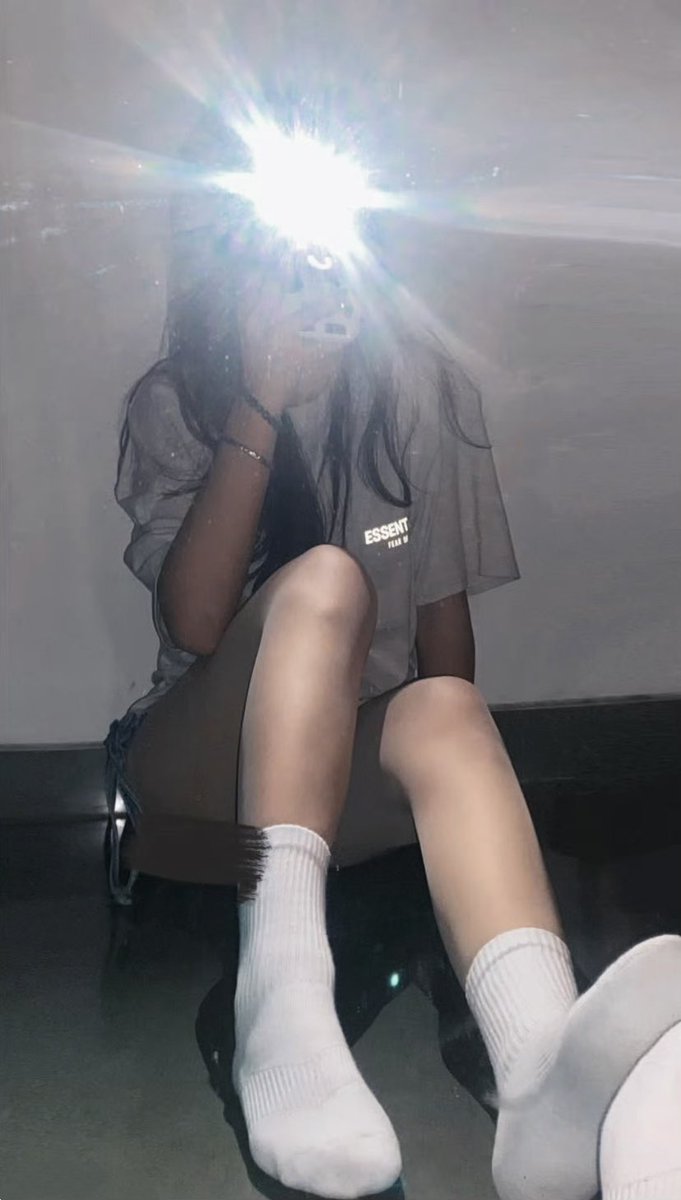 PT4869's tweet photo. 是你吗 那种把头磕烂求祖宗给你闻一闻臭袜子的货色 #女s #女性崇拜 https://t.co/JDXH3tRK9c