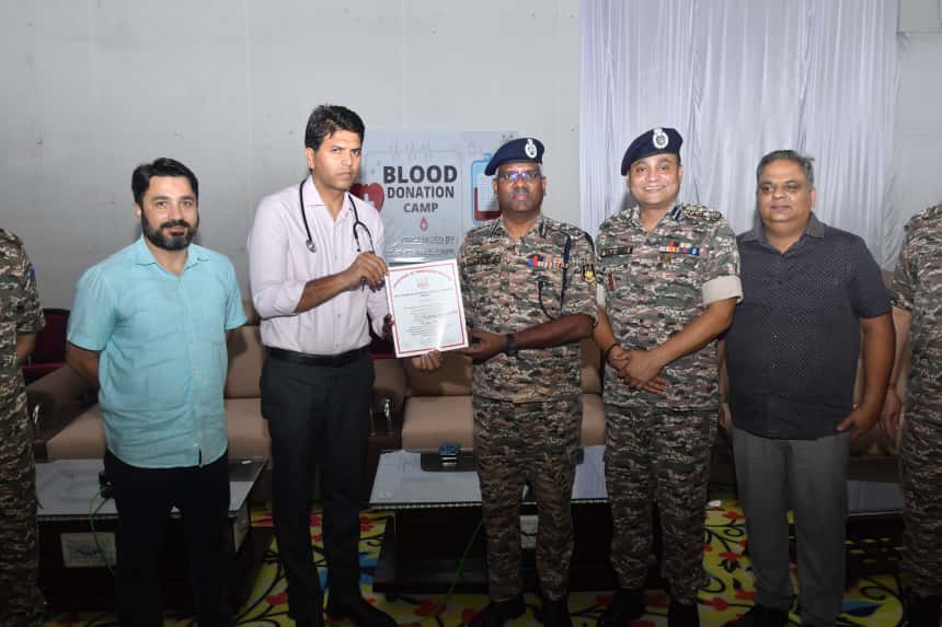 #Blood Donation Camp#has been organised by GC CRPF Jammu today alongwith GMCH Jammu.IG CRPF Jammu sector,DIGP GC Jammu,DIGP Range Jammu &amp; other officers &amp; personnel of Jammu based CRPF offices attended the programme &amp; donated the blood. <a href="/crpfindia/">🇮🇳CRPF🇮🇳</a>  <a href="/PMOIndia/">PMO India</a> <a href="/HMOIndia/">गृहमंत्री कार्यालय, HMO India</a> <a href="/DARPG_GoI/">DARPG 🇮🇳</a>