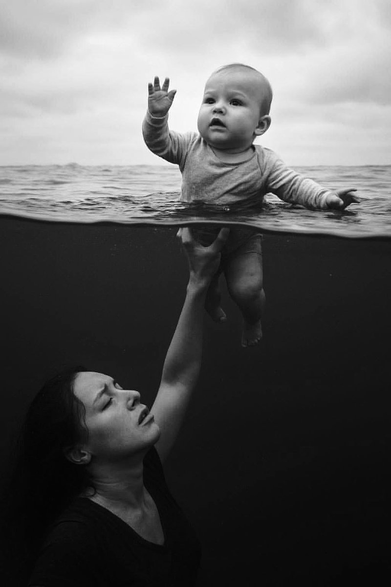 Eğer ANNE’ysen 
40 parçaya da bölünsen 41 kere dağılsan da 
Ertesi gün yine ayağa kalkıyorsun…!!!