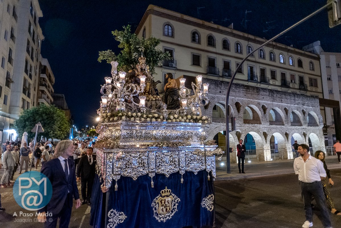 apasomuda's tweet photo. .@hdadvalvanera Galeria fotográfica de la Salida Procesional de la Virgen de #Valvanera de #Sevilla
#GloriasSevilla25
#Valvanera25
#ValvaneraSevilla
#Cofradías
#TDSCofrade
https://t.co/GKpYrmuXN0 https://t.co/8UIlC2HoCl