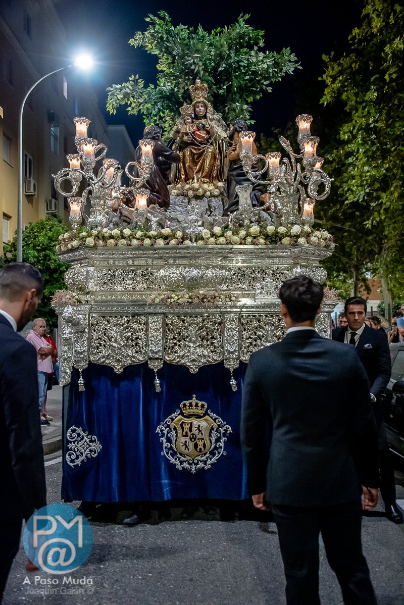apasomuda's tweet photo. .@hdadvalvanera Galeria fotográfica de la Salida Procesional de la Virgen de #Valvanera de #Sevilla
#GloriasSevilla25
#Valvanera25
#ValvaneraSevilla
#Cofradías
#TDSCofrade
https://t.co/GKpYrmuXN0 https://t.co/8UIlC2HoCl