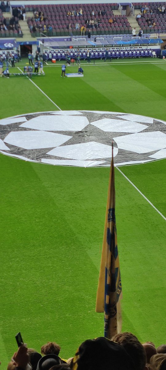 Quel beau rond central 🥰 #ISGNEW #UCL