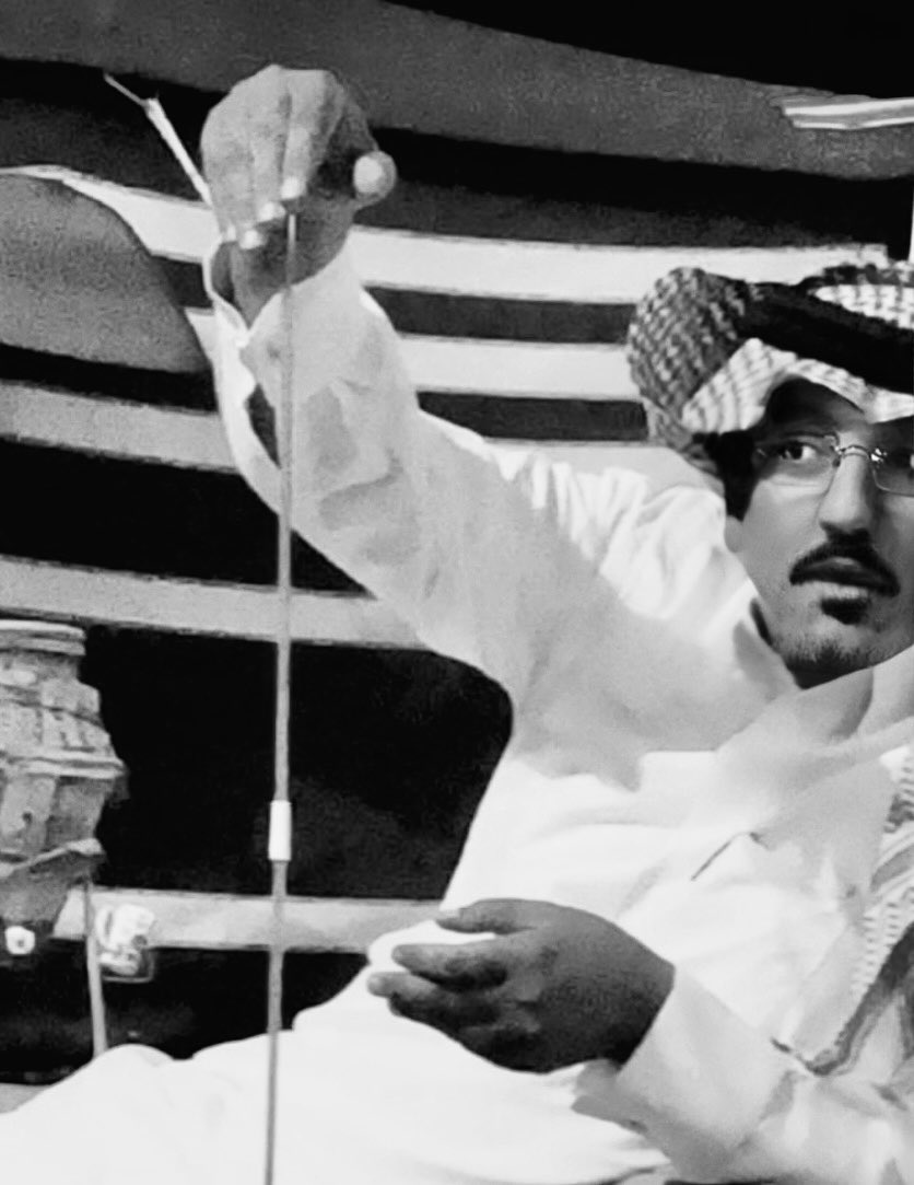 rfraidy5000's tweet image. 🔴
عصـاتي أللي نووخت كـل غارب
قمت أتوقاها عن الأرض لا أطيح
تقديرنا لبعض اللحى والشوارب غلطه
ومحتاجه مع الوقت تصحيح