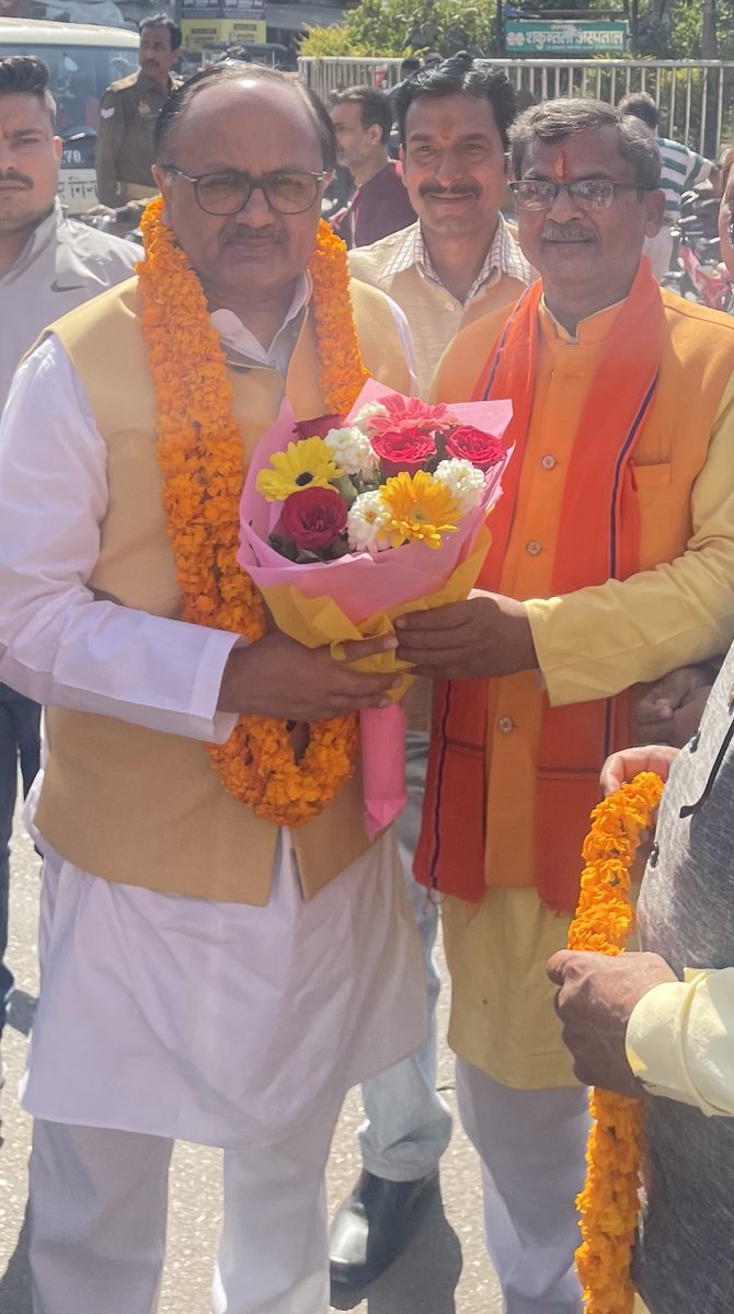 avdheshchnd's tweet photo. निवर्तमान कैबिनेट मंत्री प्रयागराज शहर पश्चिमी के लोकप्रिय विधायक विकास पुरुष आदरणीय श्री सिद्धार्थ नाथ सिंह जी को जन्मदिन की हार्दिक शुभकामना एवं बहुत-बहुत बधाई। हम सभी आपके उत्तम स्वास्थ्य  सुख समृद्धि एवं दीर्घायु होने की ईश्वर से कामना करते हैं।।
@SidharthNSingh https://t.co/sWrMvtjpzO