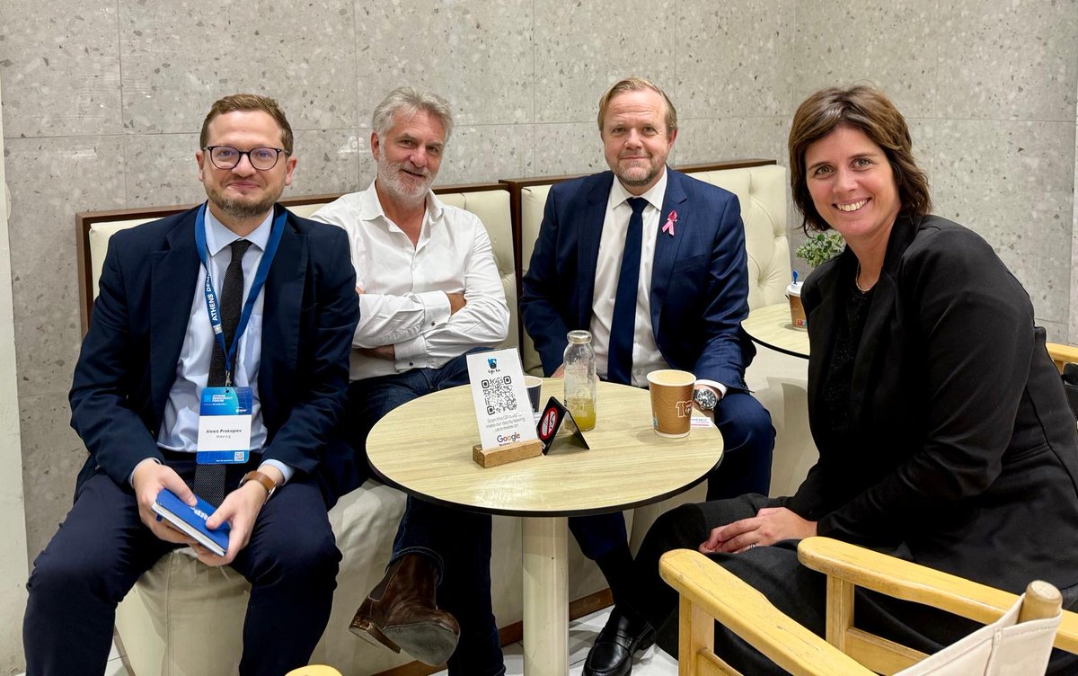 Meeting new partners at #AthensDemocracyForum to innovate and find ways to reconnect citizens with democracy — in our member states and beyond. With the 3rd pillar of our New Democratic Pact, innovation in consultation is key to rebuilding trust.
<a href="/axeldauchez/">Axel Dauchez</a> <a href="/Make_org/">Make.org</a>