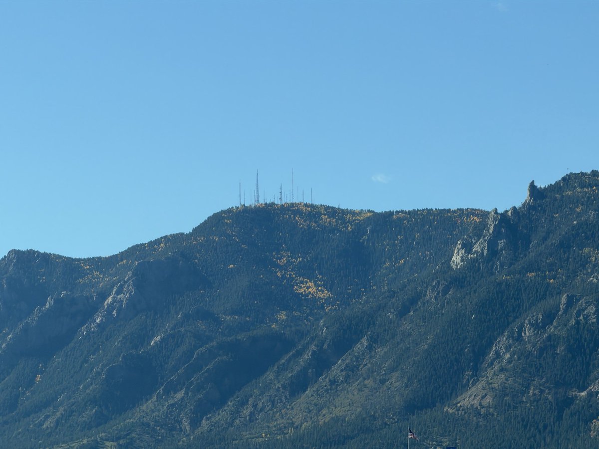 Leaves starting to change on top of Cheyenne Mountain #cowx