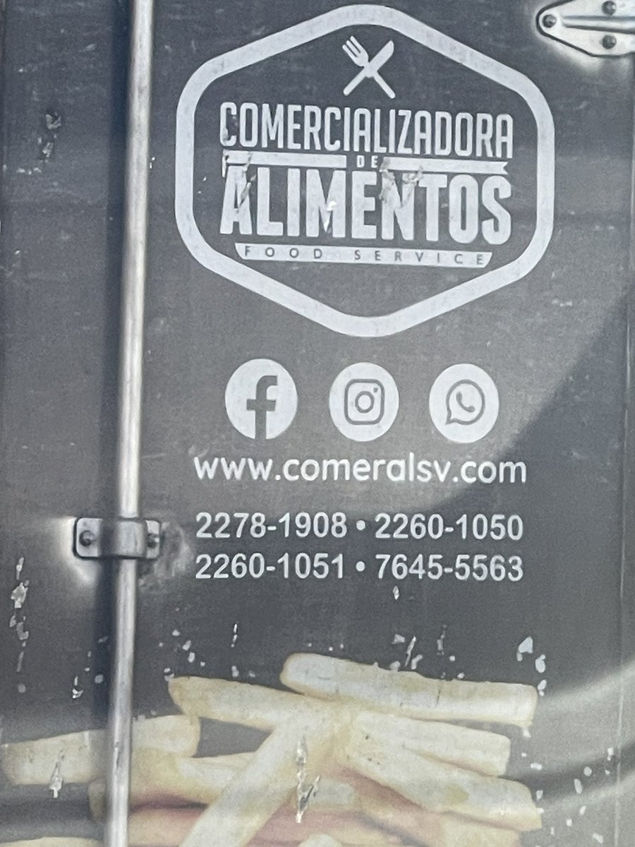 Señores <a href="/PNCSV/">PNC El Salvador</a> <a href="/Vi11atoro/">Gustavo Villatoro 🇸🇻</a> , por favor paren a toda estas empresas que abusan la vía pública. El camión estacionado en pleno blvd del hipódromo obstaculizando el tráfico en hora pico. 

Gracias