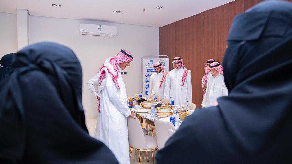 تتشرف جمعية الثريا للمكفوفين بجازان بالشراكة مع #بنك_الجزيرة في اختتام البرنامج التدريبي المطبخ الإبداعي، الذي استهدف تأهيل وتدريب الفتيات من ذوات الإعاقة البصرية على مهارات الطبخ.
ونعبر عن خالص شكرنا وتقديرنا لبنك الجزيرة على دعمهم السخي وجهودهم المتميزة في تمكين الكفيفات ضمن