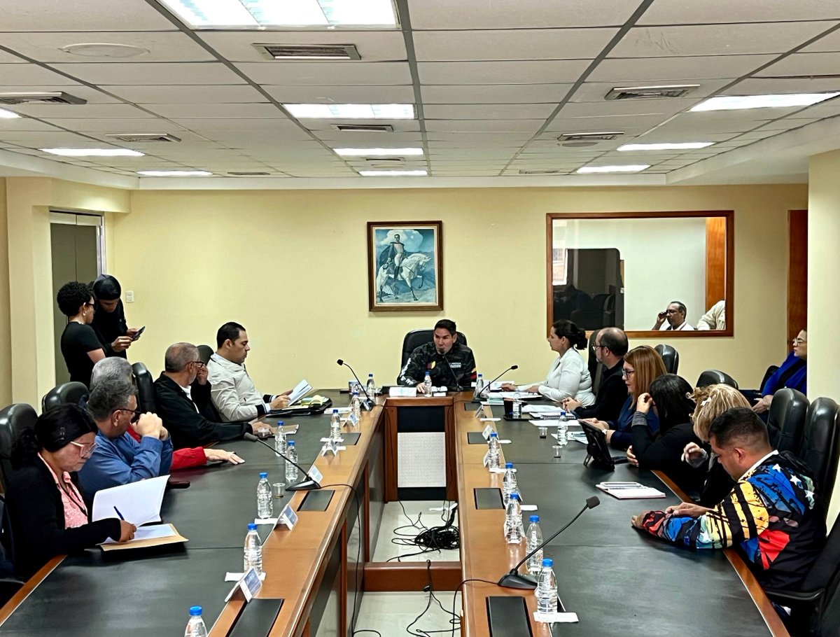 DiputadosCOPEI's tweet photo. ✅ Este #1Oct, los 𝗱𝗶𝗽𝘂𝘁𝗮𝗱𝗼𝘀 de #COPEI, 𝗝𝘂𝗮𝗻 𝗖𝗮𝗿𝗹𝗼𝘀 𝗔𝗹𝘃𝗮𝗿𝗮𝗱𝗼 (@JCAlvaradoVzla) y 𝗝𝗼𝗻𝗮𝘁𝗵𝗮𝗻 𝗣𝗮𝘁𝘁𝗶 (@JonathanPatti) se reunieron con la Comisión de Contraloría de la 𝗔𝘀𝗮𝗺𝗯𝗹𝗲𝗮 𝗡𝗮𝗰𝗶��𝗻𝗮𝗹 para reforzar la transparencia legislativa. https://t.co/5aZaUV5Aiy