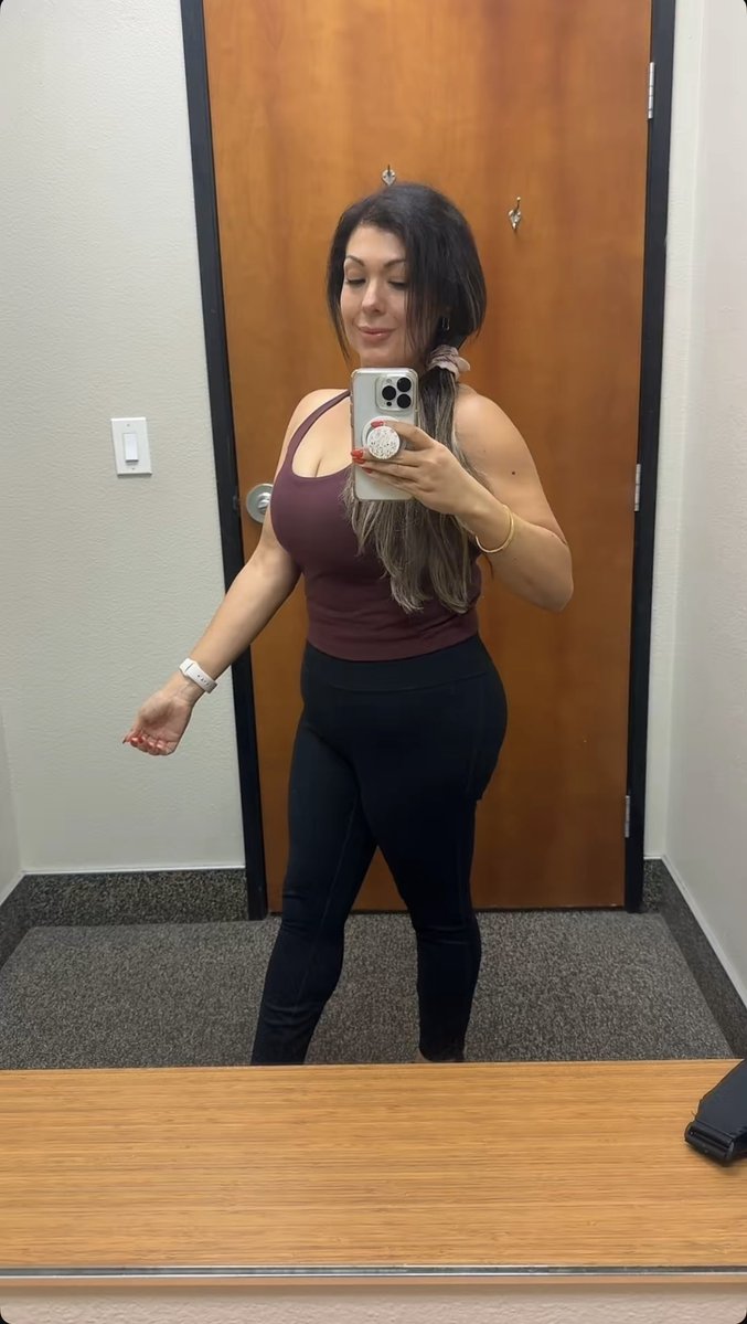 At the gym before I head to work. 💪