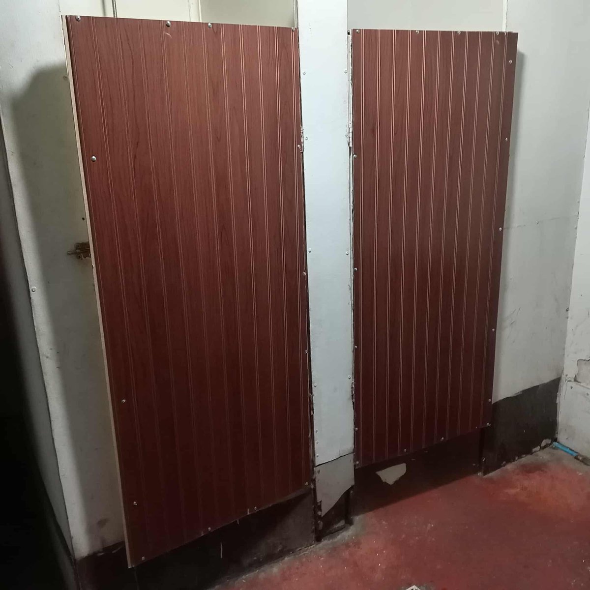 dammonstar's tweet photo. Mantención y reparación de puertas para el prestigiado restaurante de comida peruana El clandestino ubicado en el centro de quilpue 

@dammonstar https://t.co/9LkVHpijm1