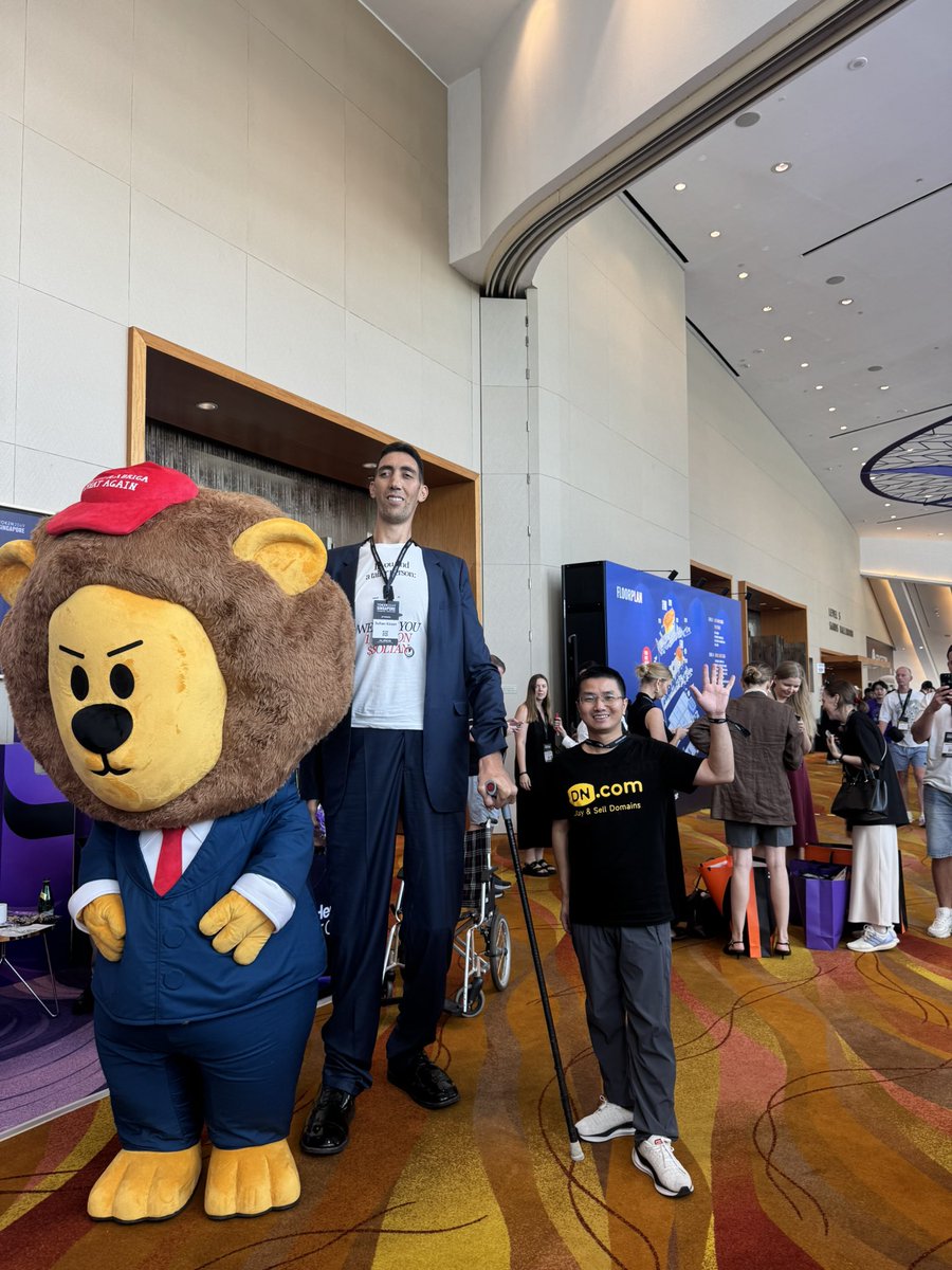 domainname's tweet photo. https://t.co/1qH1YAbiNO received hundreds of cryptocurrency enthusiasts from all over the world at the Token2049 booth in Singapore. 
They were also using https://t.co/1qH1YAbiNO to learn about top-level domain names, a digital asset with a 40-year history. 
The vast majority of people continued to believe that a good domain name is important.