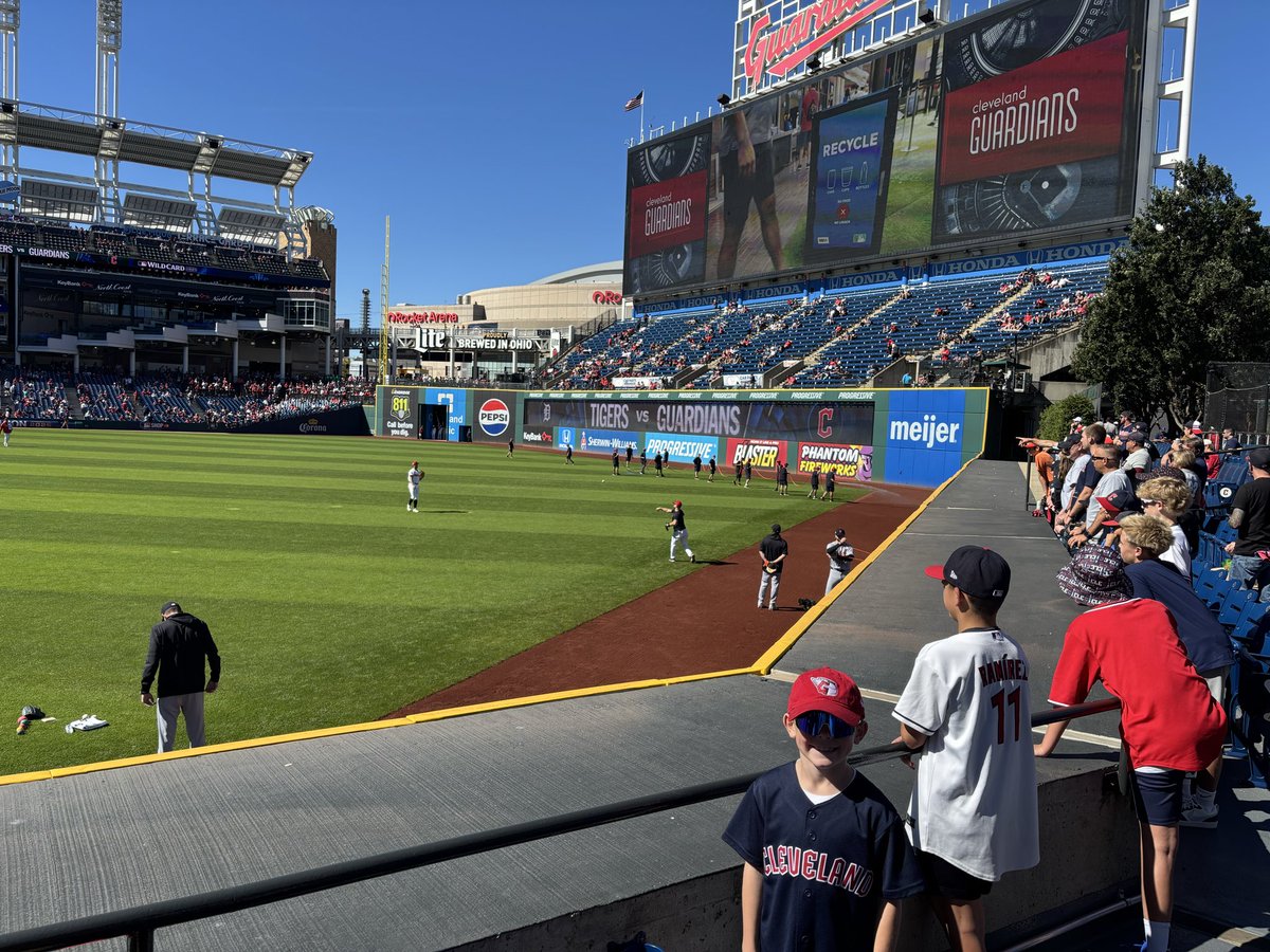 corey_rosso's tweet photo. First playoff baseball experience!!!! https://t.co/OGdZPBwhNH