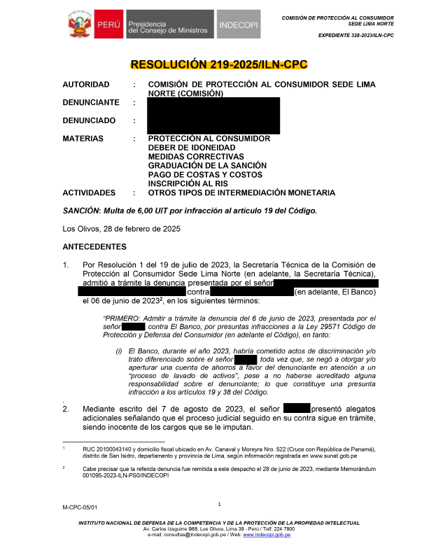 CarlosCaroCoria's tweet photo. 🔴#SPLAFT #Desbancarización Los bancos tienen el deber de informar al potencial cliente, por escrito, que no pueden abrirle una cuenta porque está investigado por lavado de activos.

📌 Resolución N° 219-2025/ILN-CPC de 28.2.25, multa al banco con 6 UIT y le ordena que abra la cuenta al cliente por violación del deber de idoneidad (art. 19 del CPC).

1️⃣ Un cliente o potencial cliente, un consumidor, denunció a un conocido banco porque no le abrieron una cuenta, de modo verbal o informal le dijeron que tenía una investigación por lavado de activos, razón o motivo que fue reconocido por el banco en el proceso ante el @IndecopiOficial.

2️⃣ El denunciante alegó discriminación (art. 38 del CPC) y violación del deber de idoneidad (art. 19). La Comisión solo amparó este último extremo porque existen hasta tres dispositivos legales (CPC, Resolución y Circular de la @SBSPERU) que establecen un procedimiento formal para que el banco informe al cliente que no puede prestarle el servicio financiero porque su perfil no es acorde con sus reglas de prevención del lavado de activos (SPLAFT).

3️⃣ El INDECOPI es claro, no existe un deber de bancarizar o aceptar como cliente a un investigado por lavado de activos, si existe la obligación de informar con transparencia sobre los motivos, al menos en el plano general: "nuestro SPLAFT no permite que tengamos como clientes a investigados por lavado de activos".

4️⃣ Cinco aspectos críticos: 

a) El INDECOPI no indagó como el banco sabía de esa investigación por lavado de activos, siendo un dato personal protegido [hay un mercado negro de bases de datos (BBDD), generalmente obtenidas de forma corrupta o, cuando menos, violando los sistemas informáticos de la Fiscalia y el Poder Judicial]; 

b) Tampoco indagó sobre la veracidad o actualidad de esa información, las BBDD del mercado negro suelen estar desactualizadas; 

c) La entidad no se pronunció sobre el valor de la presunción constitucional de inocencia, ¿puede un ente privado privar de un servicio público, el acceso al mercado financiero, a quien no está condenado con una sentencia firme?

d) Si, como indica el INDECOPI, los bancos puede no abrir una cuenta a un investigado por lavado siempre que le informen según el procedimiento, ¿pueden entonces los bancos garantizar que todos sus clientes no tienen investigaciones por lavado? ¿los bancos pueden afirmar tajantemente que han desvinculado a todos los clientes cuando han conocido que están investigados por lavado? Según mi experiencia, no, ¿no es acaso discriminatorio que en unos casos desvinculen y en otros no? 

e) Finalmente, el INDECOPI no analiza el efecto dominó o fenómeno de acumulación. Si todos los bancos hicieran lo mismo, entonces el consumidor se quedaría sin acceso a todo el sistema financiero, lo que implicaría una disminución o pérdida parcial de sus estatus de ciudadano, como la capiti diminutio del Derecho romano (váese "Las Instituciones de Justiniano").