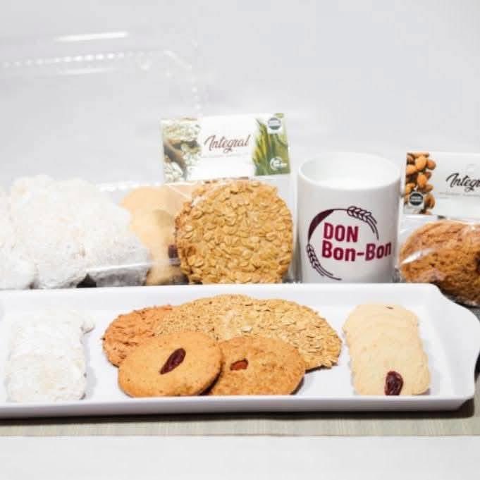 Reporteroszona's tweet photo. ⚠️¡HOY ES EL DÍA!⚠️
☕ ¡CAFÉ GRATIS en todos los OXXOs! ☕
⏰ De 7:00 AM a 12:00 PM
🎉 Celebrando el 20º Aniversario de @andattimx

Y recuerda… un café sin Galletas Don Bon Bon  no sabe igual 🤩🍪 
¡Corre por las tuyas a un super precio!

#DonBonBon #Andatti #cafegratis https://t.co/dU9FucoDzE