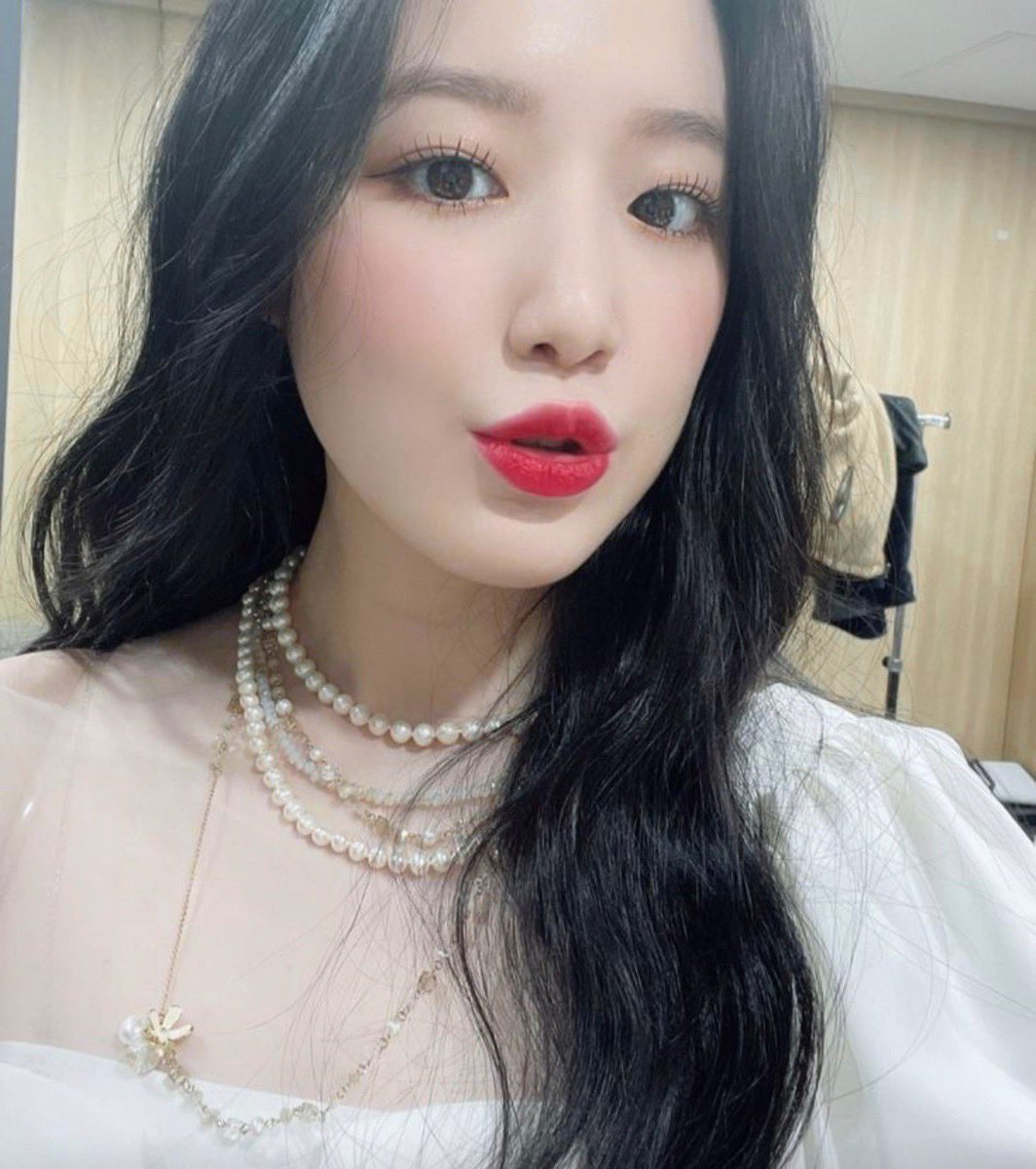 yeonphorie's tweet photo. eu e minha mana shuhua as mais mais n tem jeito #NeverlandSelcaDay #Nevieselcaday #NSD https://t.co/MiifPTSe2T