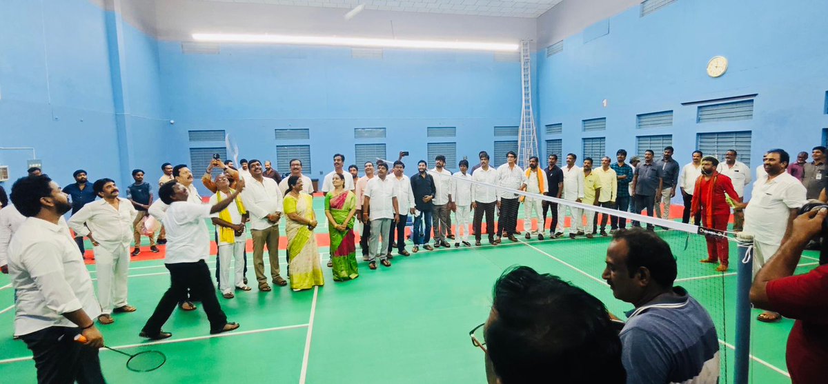 NallaPavan_BJP's tweet photo. అమలాపురం బాలయోగి స్టేడియంలో నూతనంగా నిర్మించిన ఇండోర్ బ్యాడ్మింటన్ కోర్టు ప్రారంభోత్సవ కార్యక్రమంలో పాల్గొన్న బీజేపీ రాష్ట్ర అధికార ప్రతినిధి నల్లా పవన్ కుమార్
#nallapawan #nallatrust #BJPLeader #BJPspokesperson #BJPAPKisanMorcha #SeniorLeader #amalapuram https://t.co/t1482ePwEH