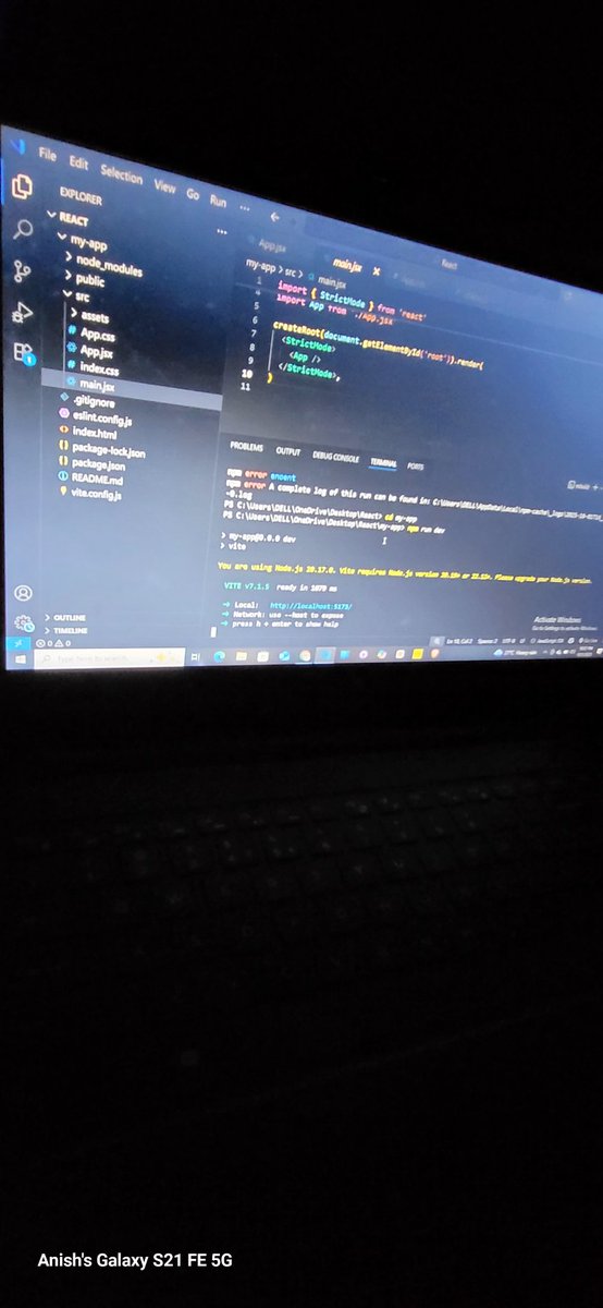 Karn_Anish1's tweet photo. Hello React! 👋 https://t.co/nZGYlsSLJf